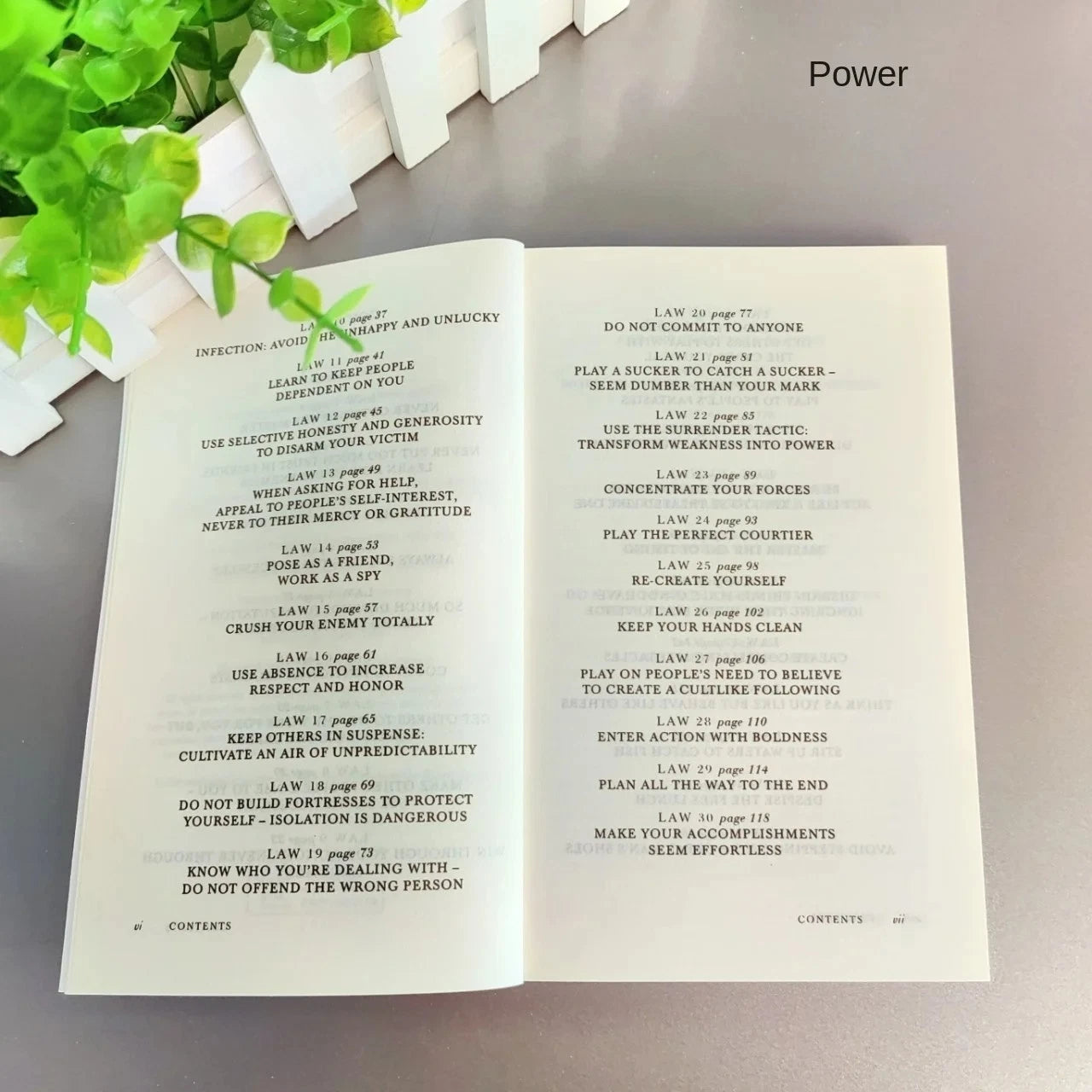 The 48 Laws of Power By  Robert Greene - Paperback